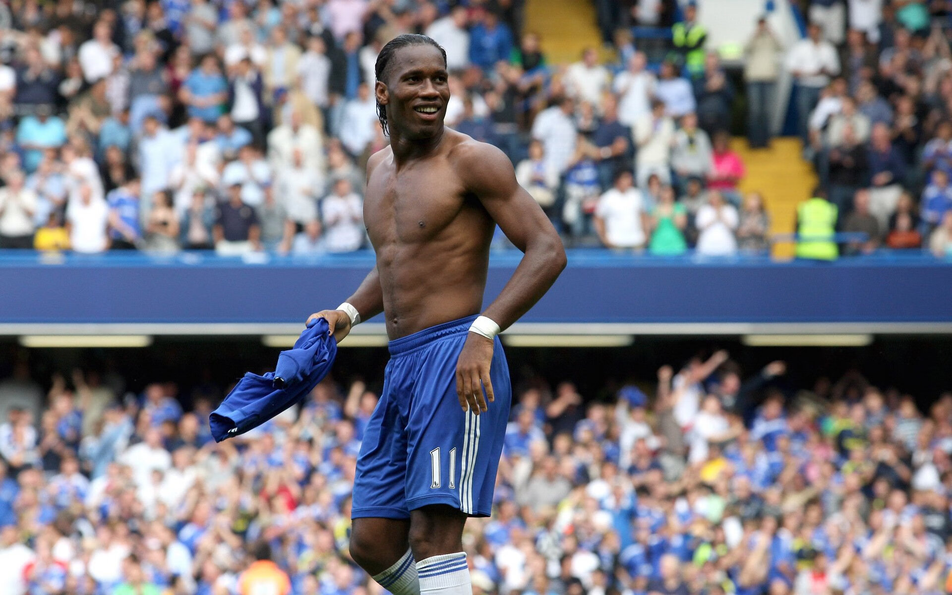 《FIFA》“虚拟足球”世界巡回赛，街头足球新体验！