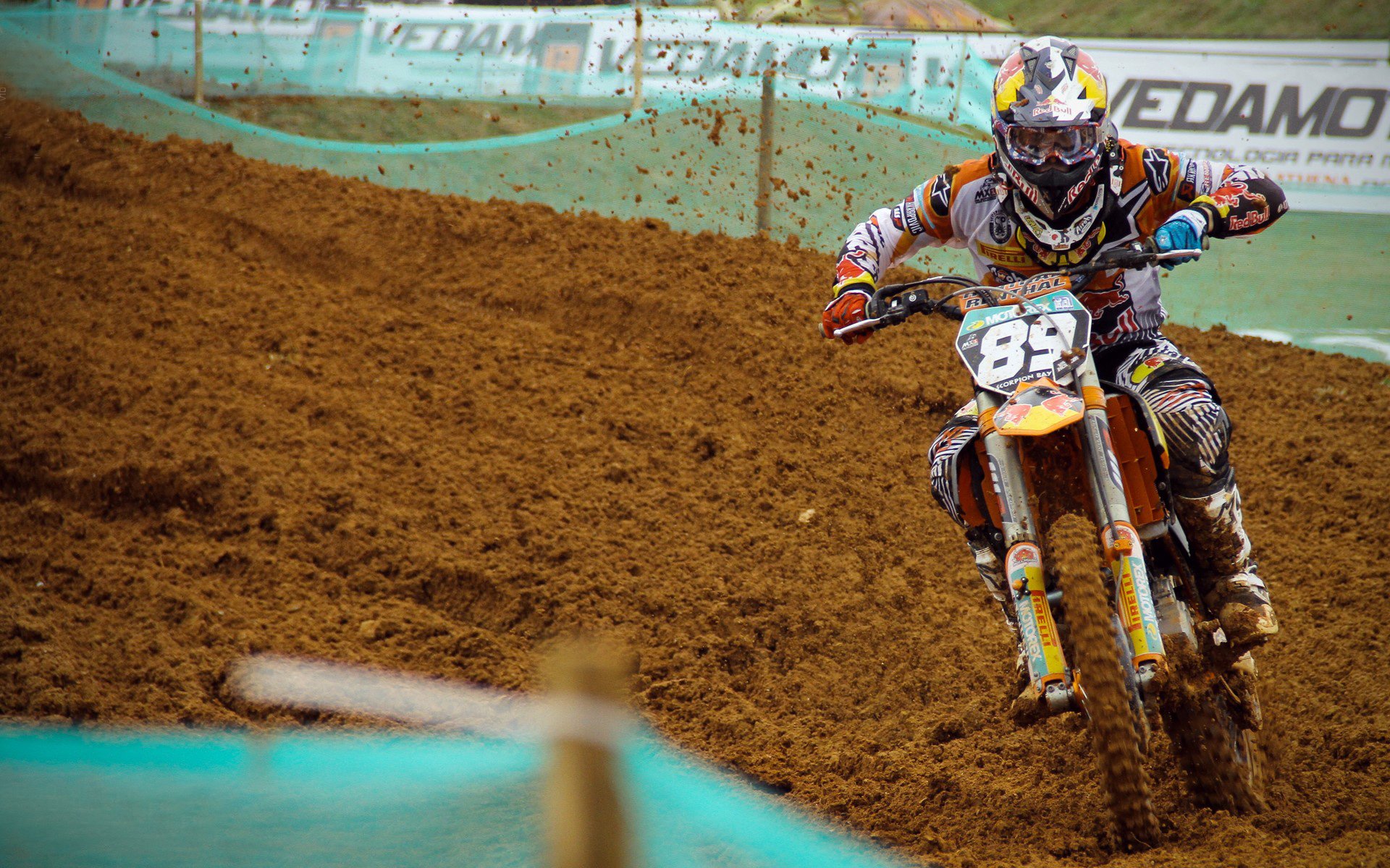 世界杯：劳动法专家探讨“凌晨看球与工作效率”的用工管理平衡